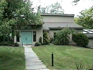 Building photograph for 523 MUNGER LN